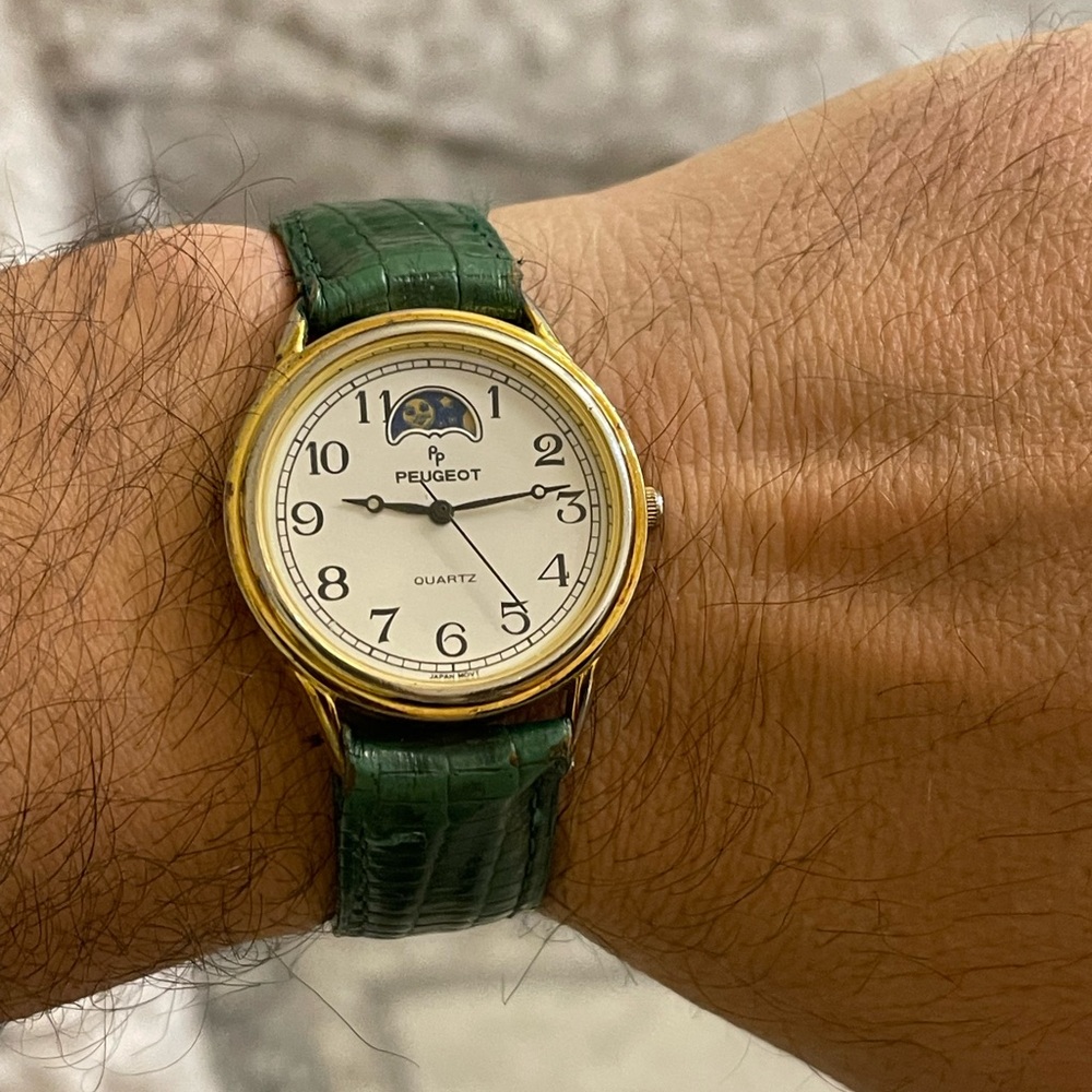 PEUGEOT Moon Phase Quartz Gold Tone 32mm Men’s Watch Vintage Very Rare